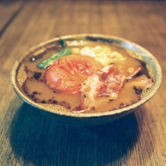 卵と焼きトマトのスープカリー